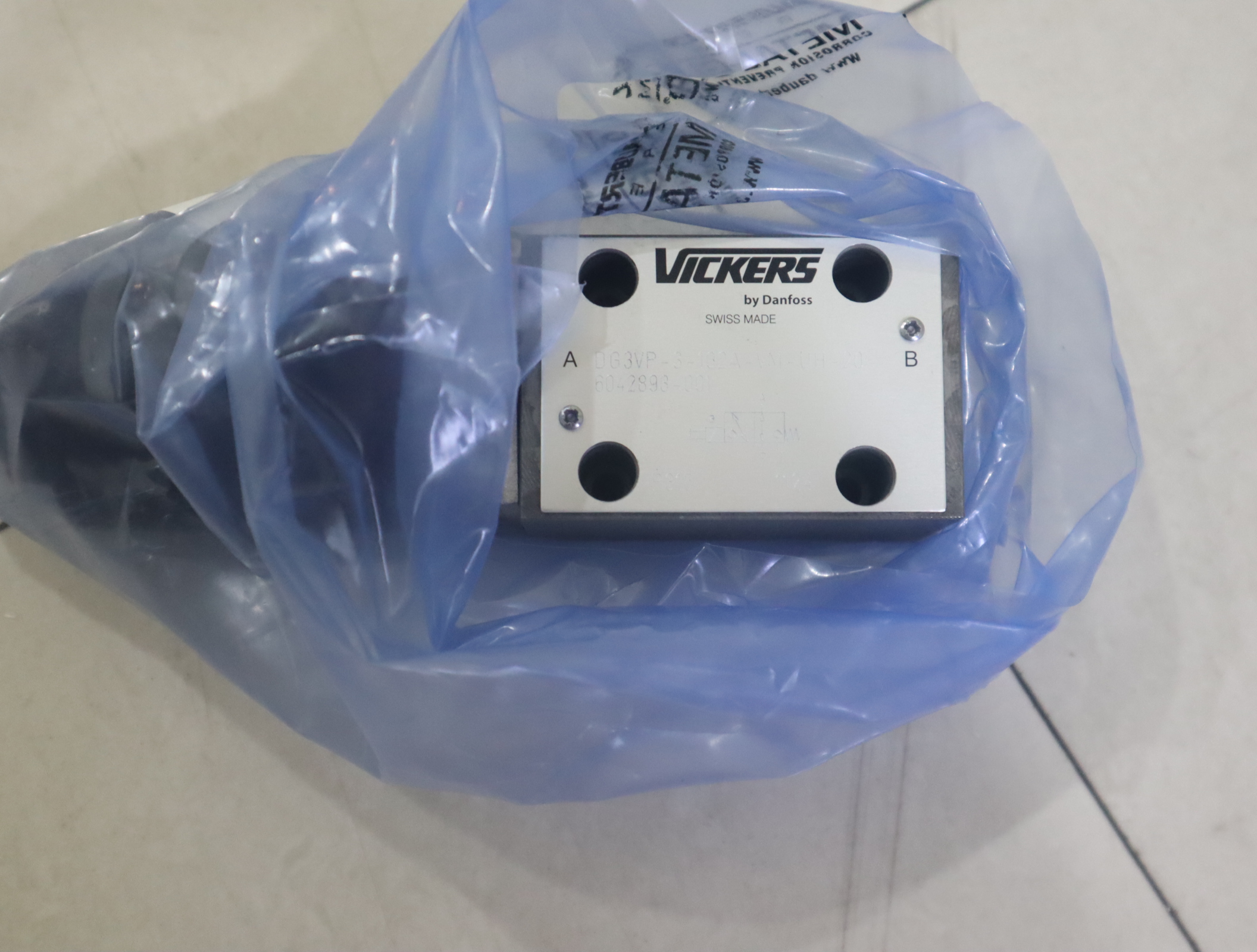 DG3VP-3-102A-VM-U-H-20 6042893-001 美国威格士VICKERS电磁阀