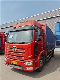 解放J6L 国六 6米8 高栏车，一汽6缸8速变速箱，260马力大柴发动机