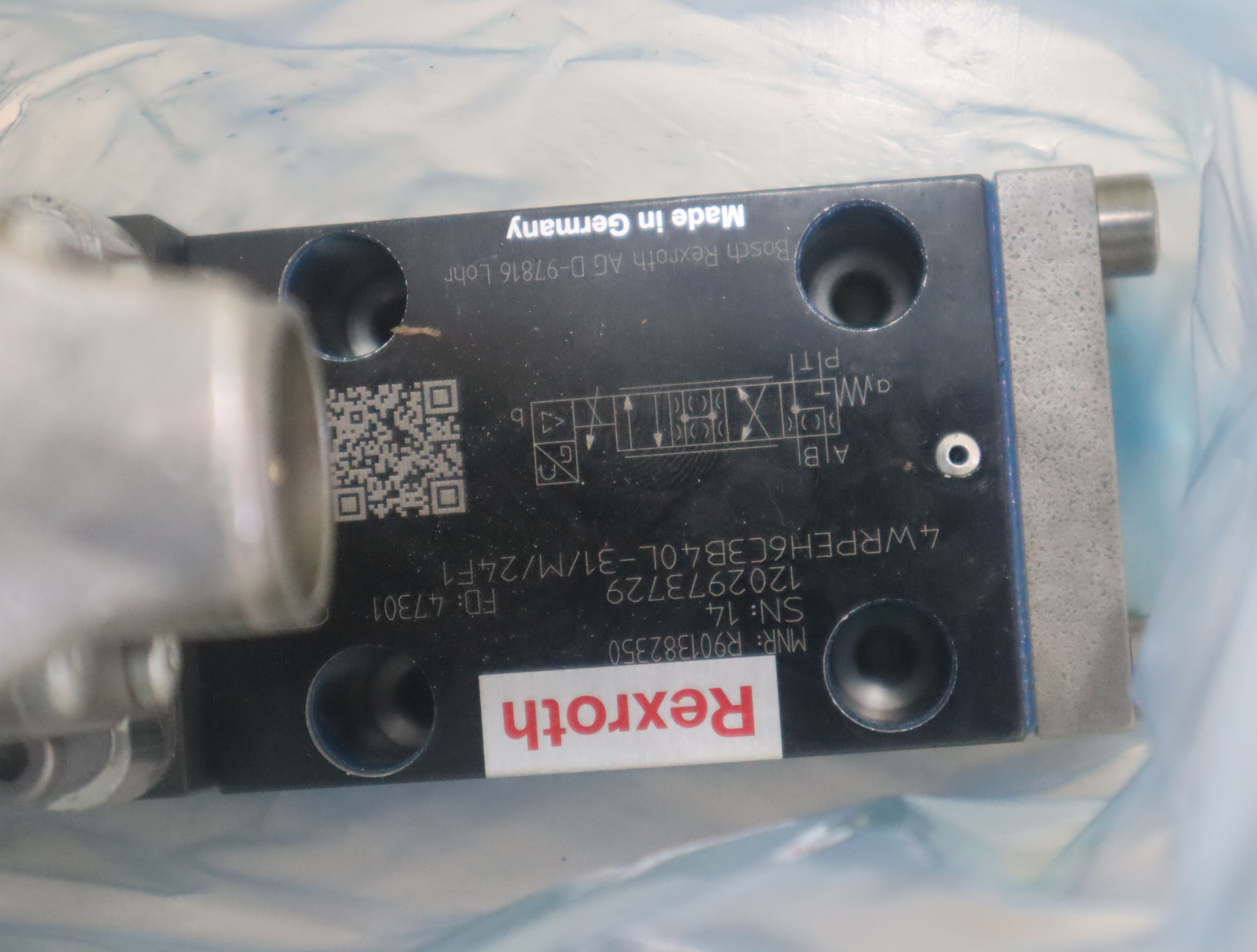  4WRPEH6C3B40L-30/M/24F1 R901382350 德国力士乐REXROTH比例阀