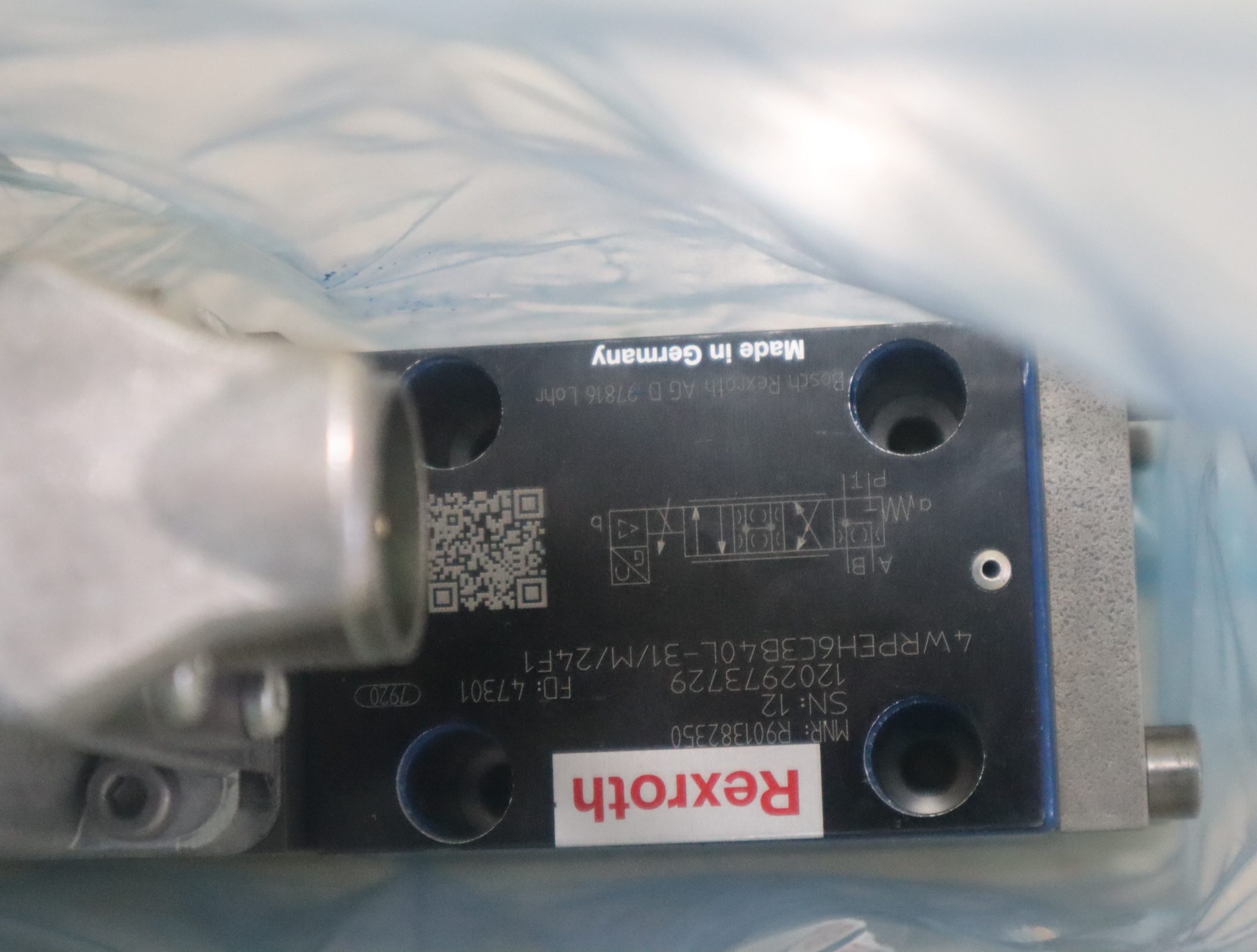  4WRPEH6C3B40L-30/M/24F1 R901382350 德国力士乐REXROTH比例阀