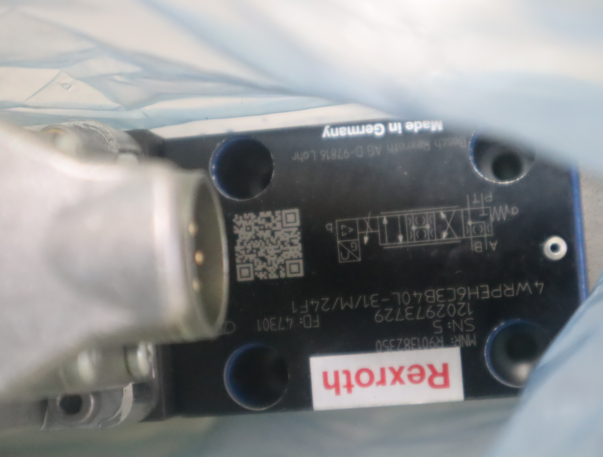  4WRPEH6C3B40L-30/M/24F1 R901382350 德国力士乐REXROTH比例阀