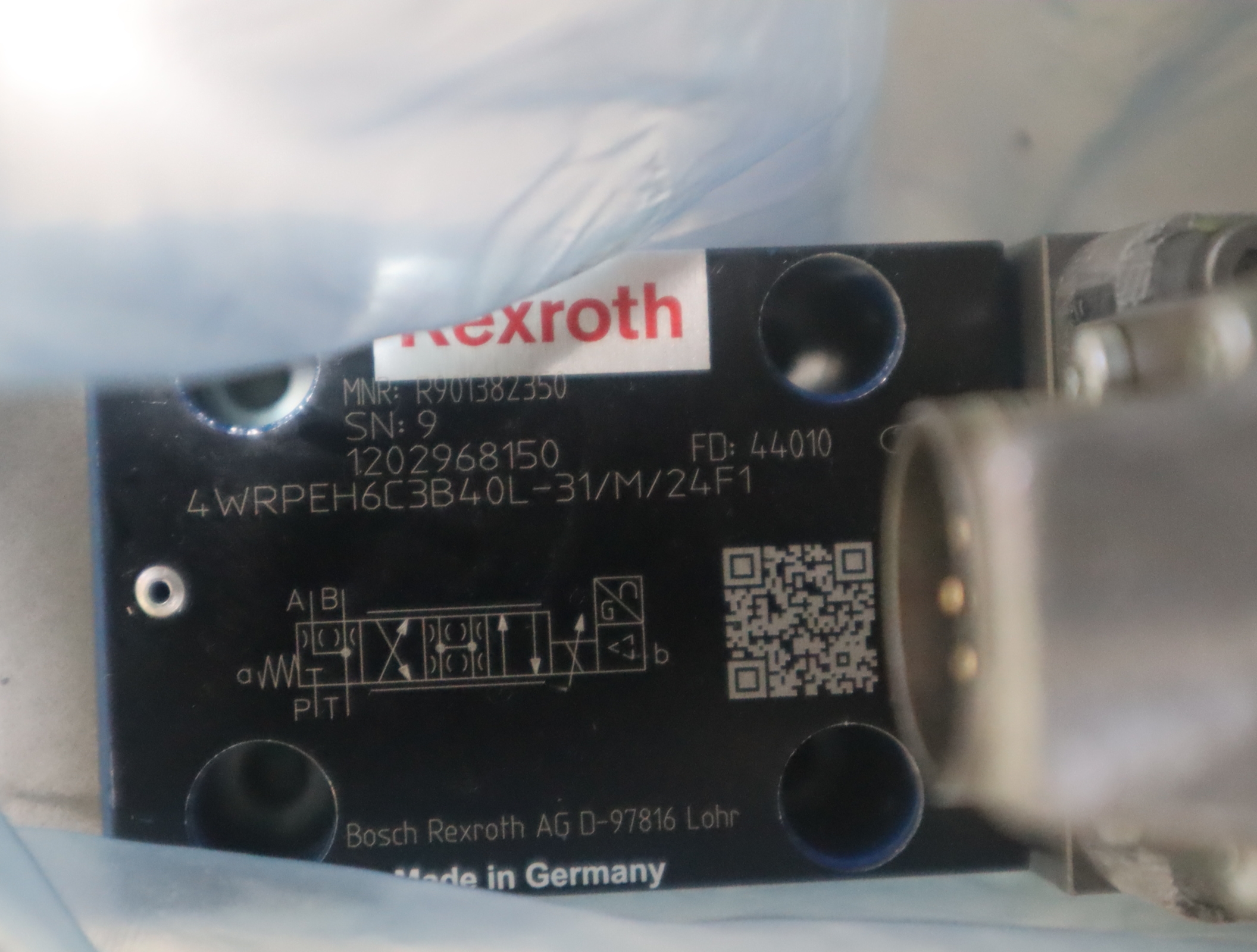  4WRPEH6C3B40L-30/M/24F1 R901382350 德国力士乐REXROTH比例阀