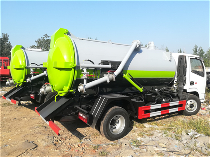 东风小卡8吨吸污车 罐体厚5毫米碳钢板制作 带视粪窗和水循环泵