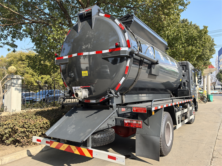 某公司拉有机肥粪便自卸车 18吨20吨密封式含水污粪肥料运输车