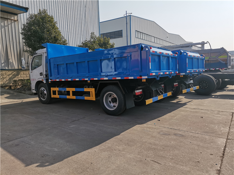 牛羊猪鸡-粪污清运车 尾门链条锁紧/箱式粪便运输车 装7方8方的量