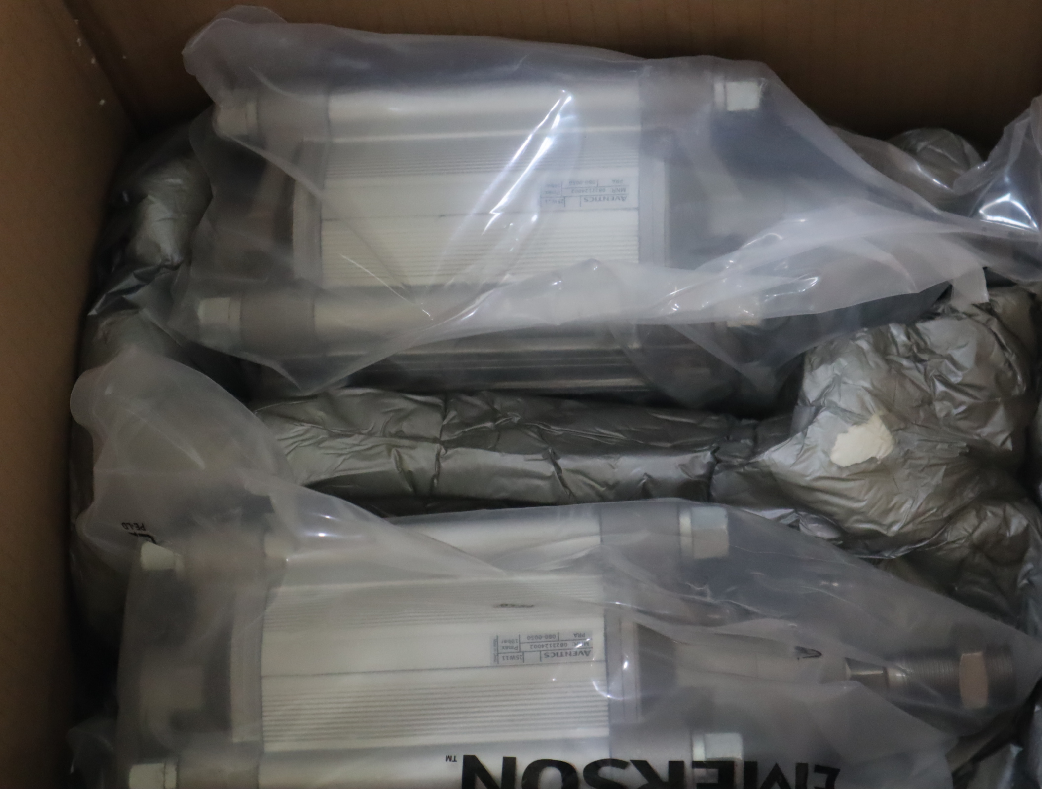 0822124002 080-0050 德国安沃驰AVENTICS气缸 0822124002