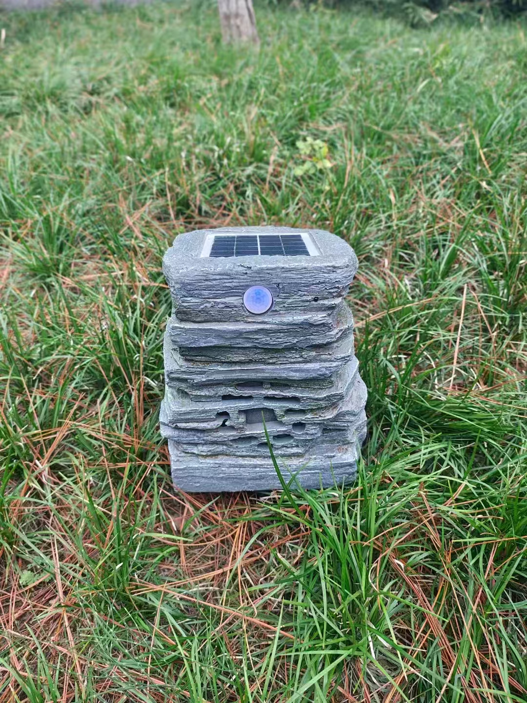 康美音响 太阳能红外感应草坪音箱 灯光显示