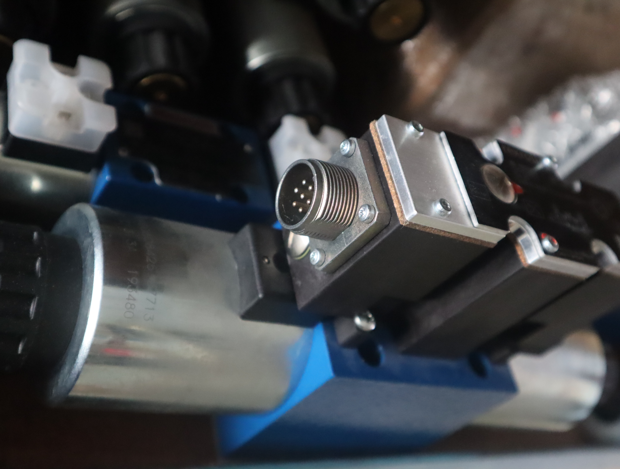 4WRAE10E60-23/G24N9K31/A1V R900558356  力士乐REXROTH比例阀