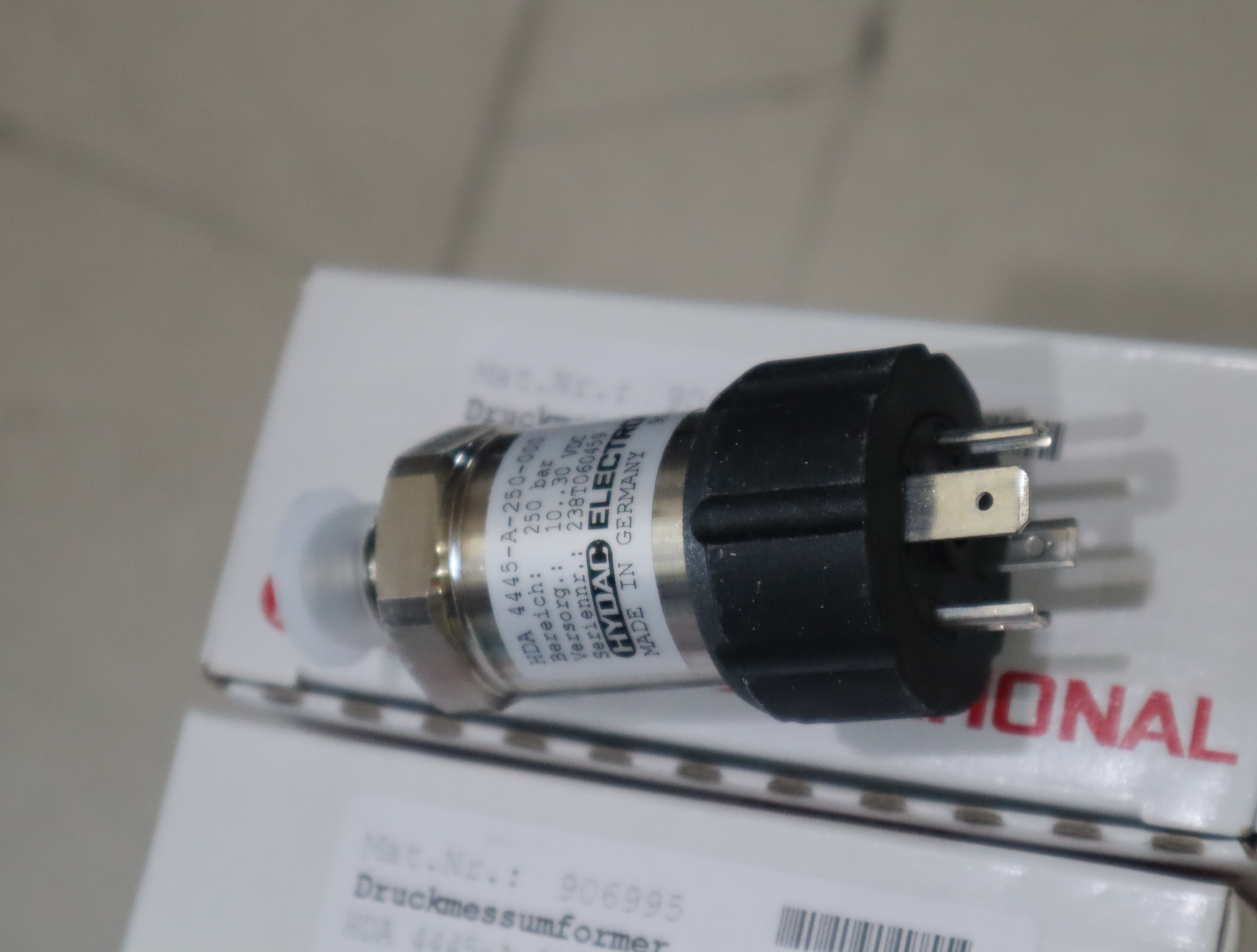 HDA4445-A-250-000 906995 贺德克HYDAC压力温度传感器