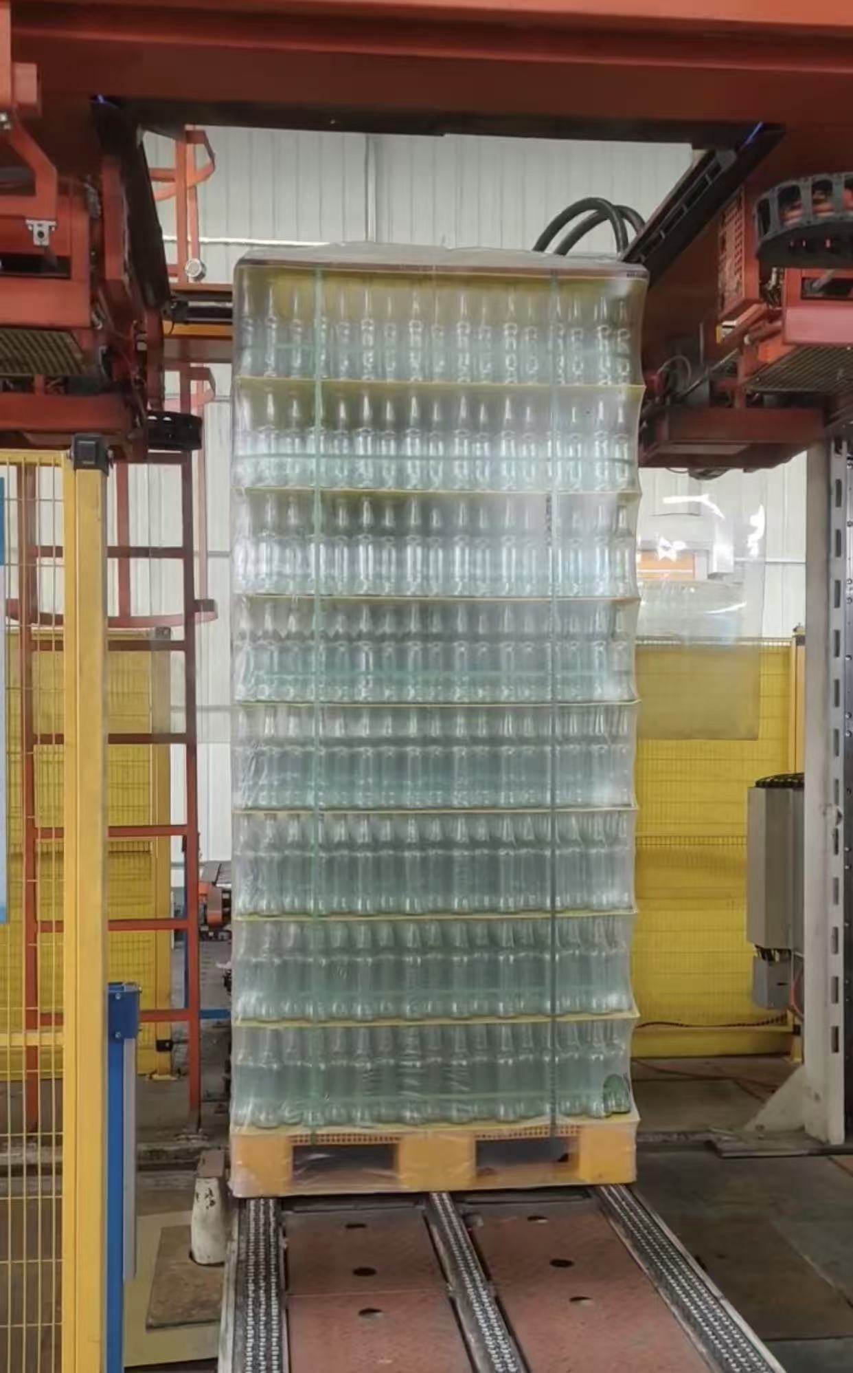 供应大桶pe全自动收缩筒膜热缩膜机器加热玻璃瓶拉罐托盘码垛套袋