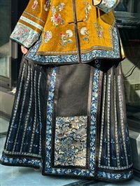 上海地区高价回收旗袍   解放前马面裙  老绣品  随时上门