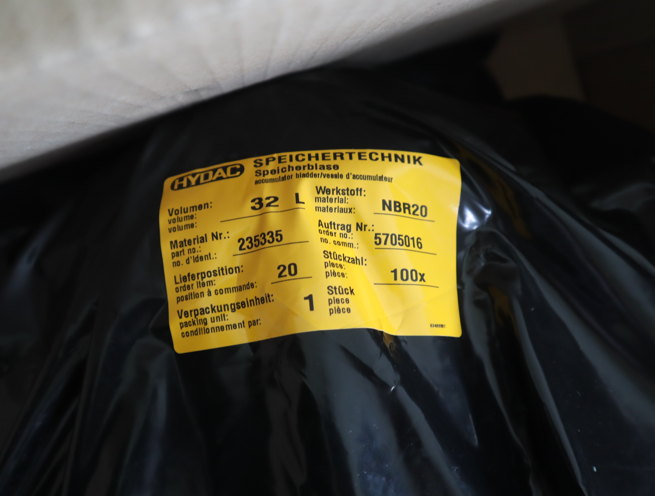 皮囊 235335 Bladder 32L*7/8-14UNF/VG5 NBR20/P460com  贺德克