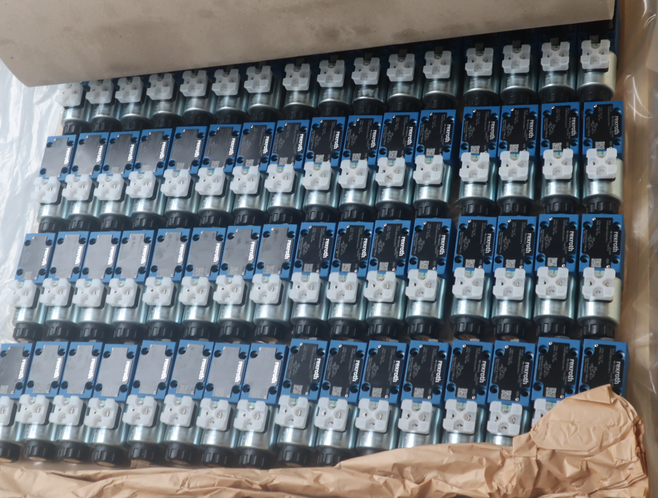 德国力士乐REXROTH电磁阀 R900561291 4WE6JB62/EG24N9K4 