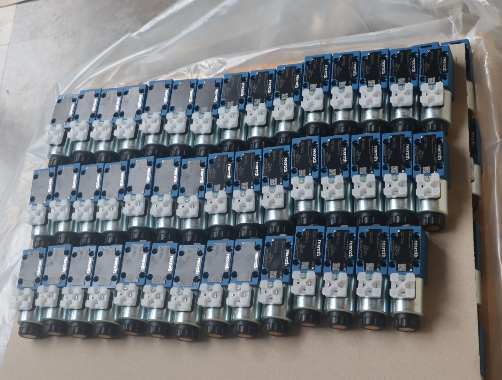 德国力士乐REXROTH电磁阀 R900561291 4WE6JB62/EG24N9K4 