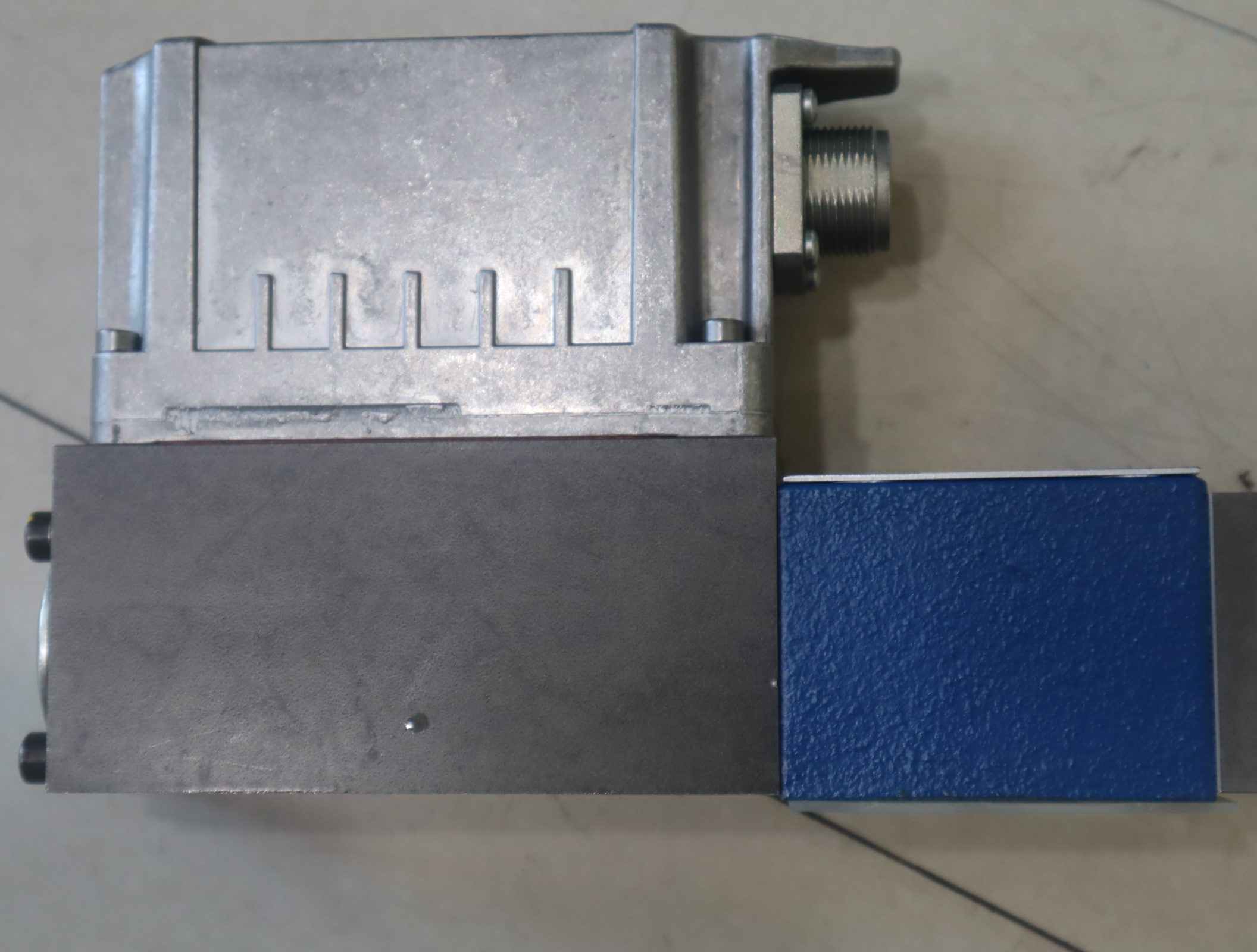 R901382318 4WRPEH6C4B12L-30/M/24A1 德国力士乐REXROTH比例阀