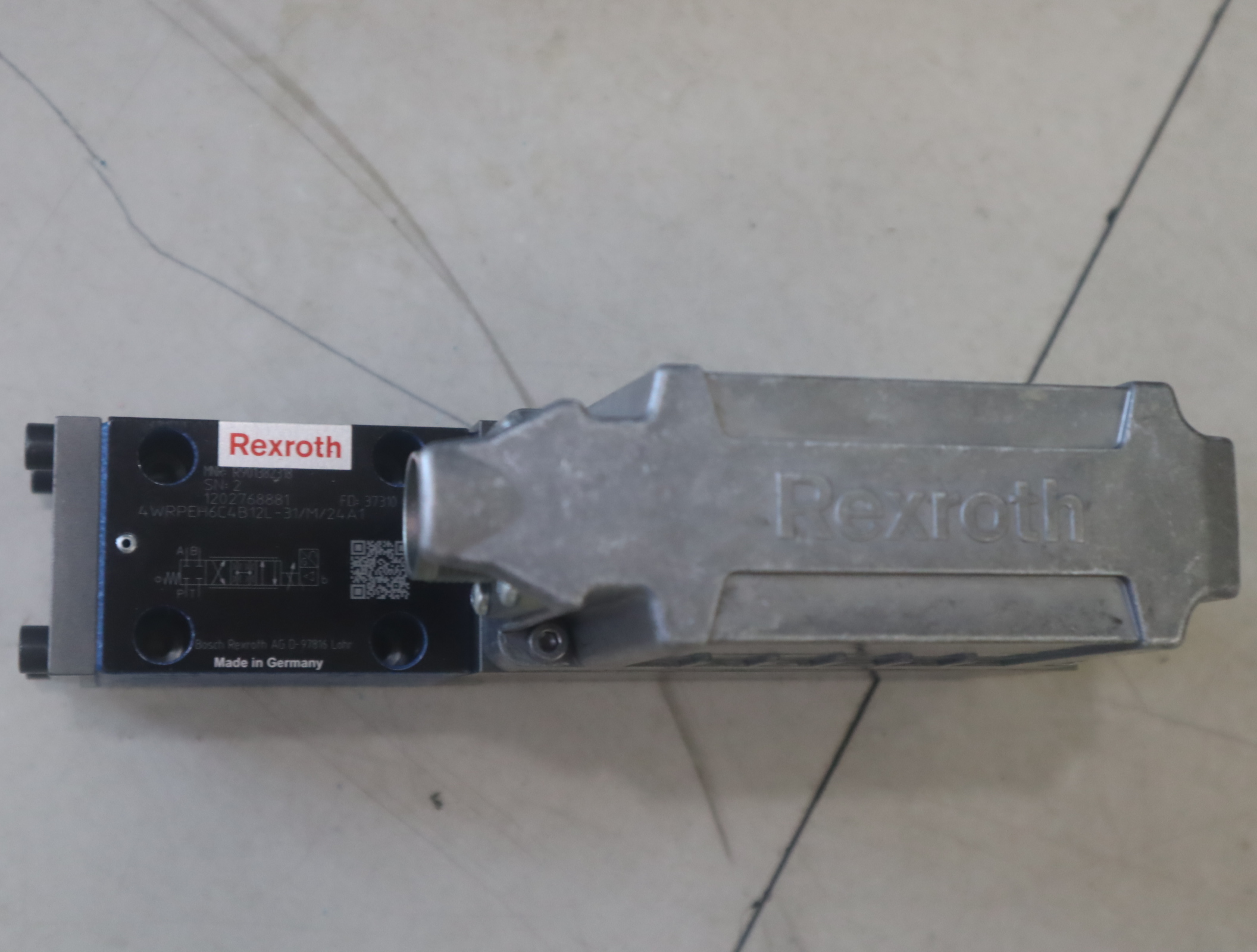 R901382318 4WRPEH6C4B12L-30/M/24A1 德国力士乐REXROTH比例阀