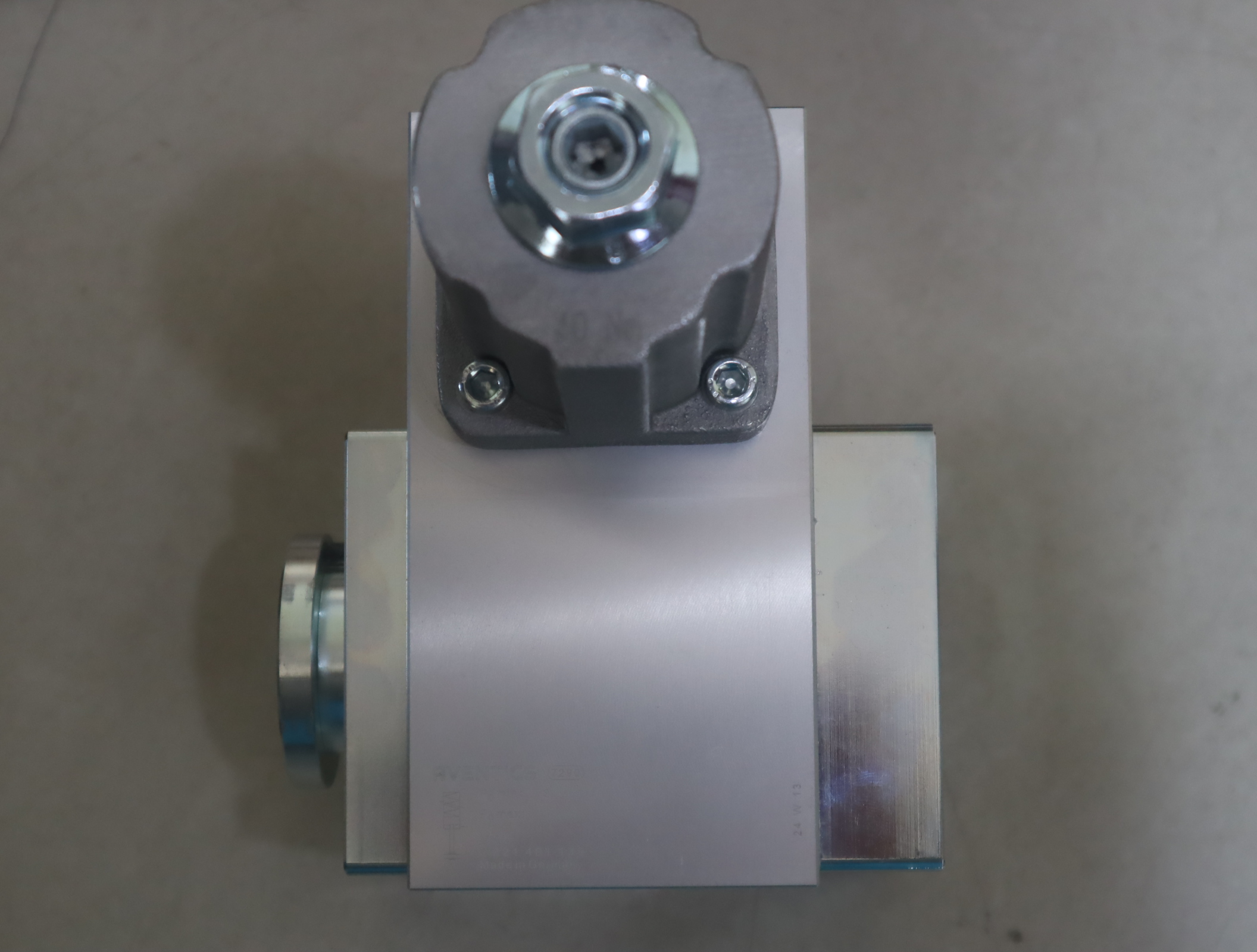 0821401133  德国安沃驰AVENTICS 气动阀0821401133气缸