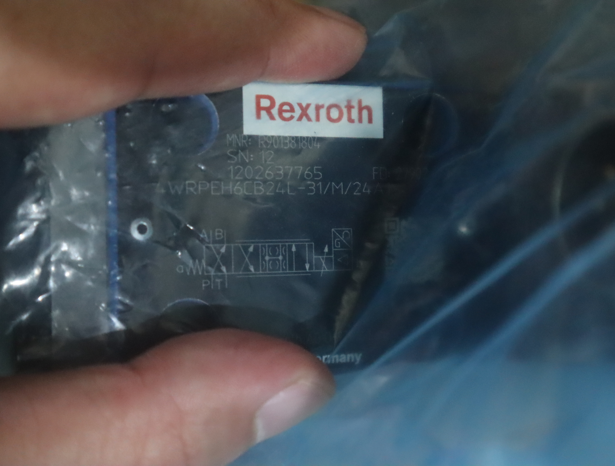 R901381804 4WRPEH6CB24L-30/M/24A1 德国力士乐REXROTH比例阀