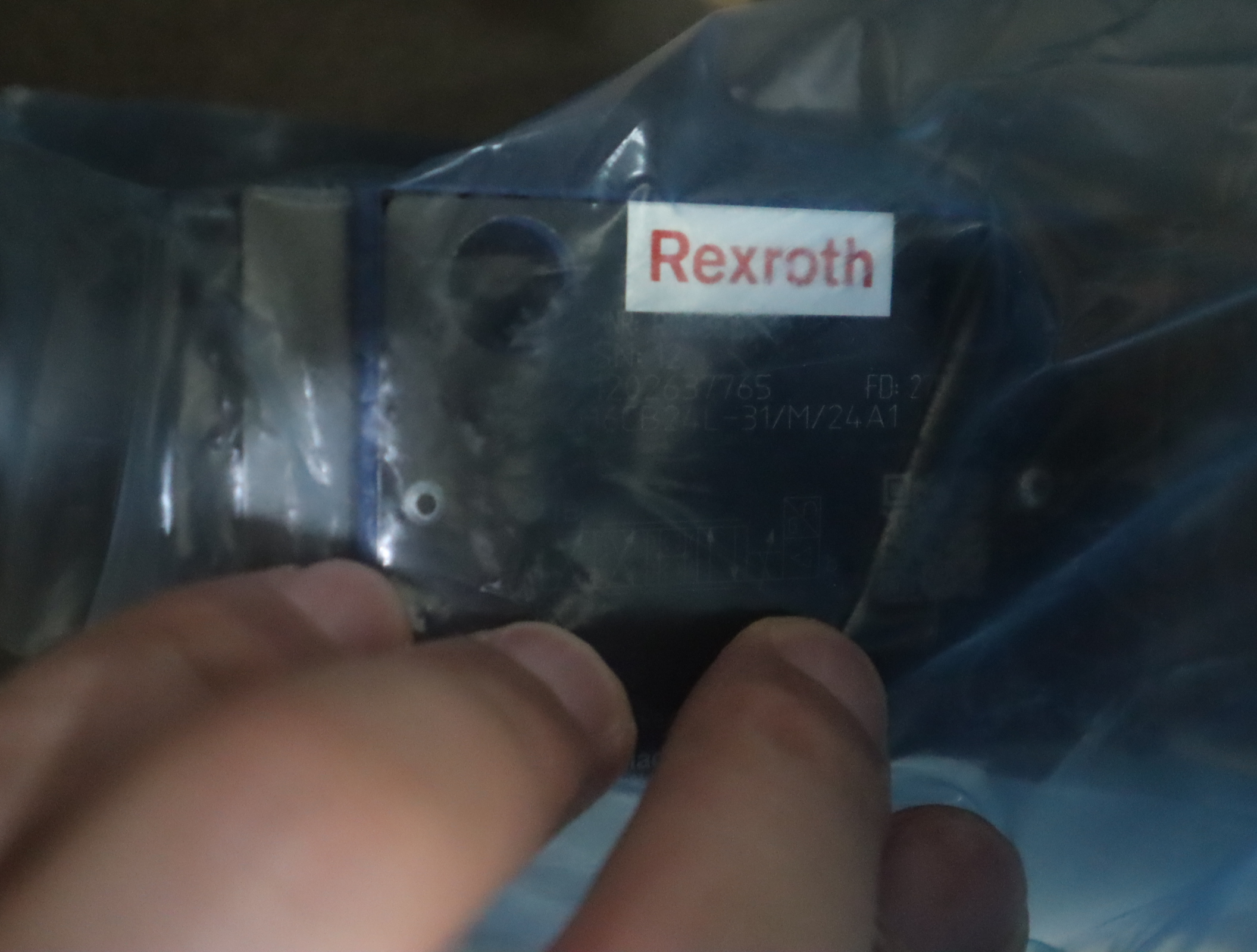 R901381804 4WRPEH6CB24L-30/M/24A1 德国力士乐REXROTH比例阀