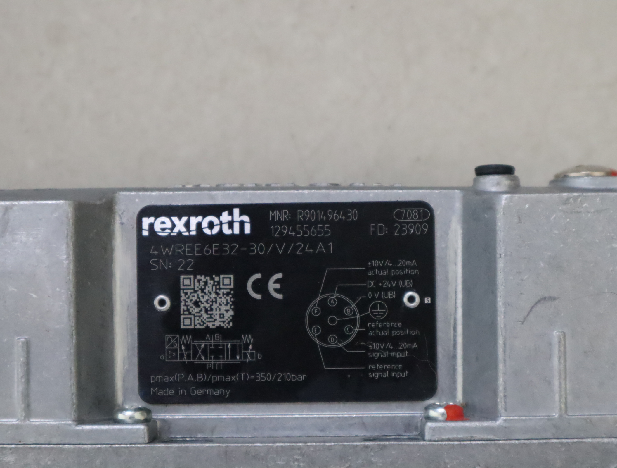 R901496430 4WREE6E32-30/V/24A1 德国力士乐REXROTH比例阀