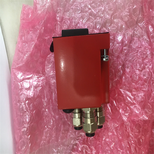 实物图劳易测LEUZE光电传感器EOIR60M-BT30-38X