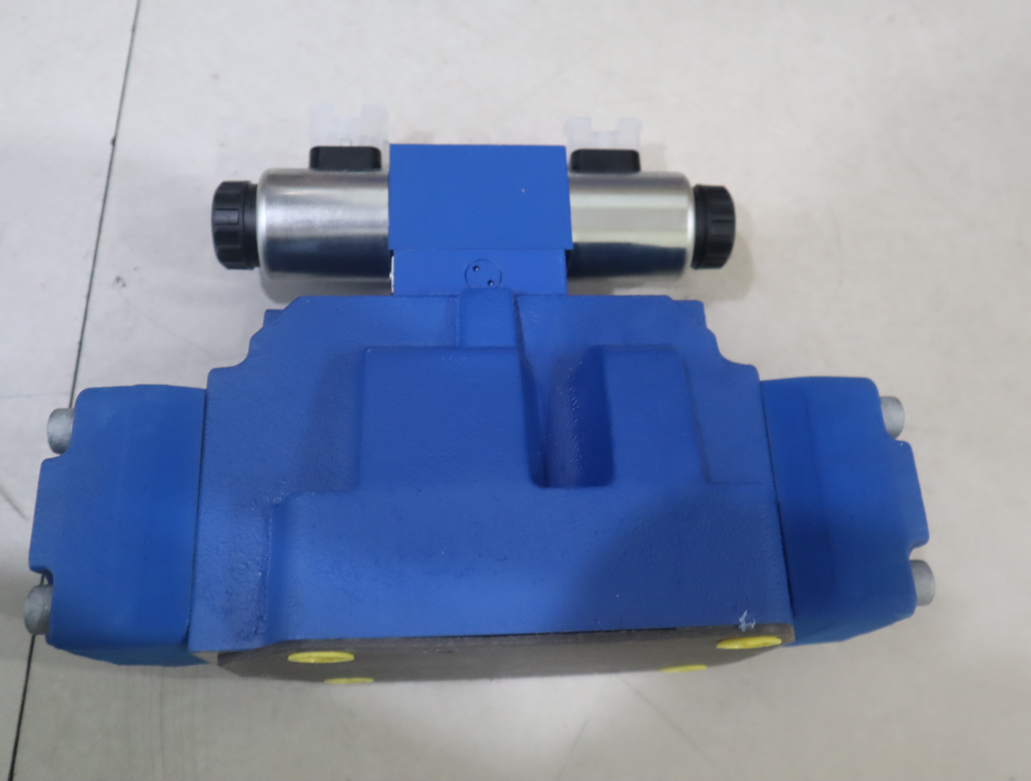 H-4WEH25J6X/6EG24N9ETK4/B10D3 R900932940 电液阀