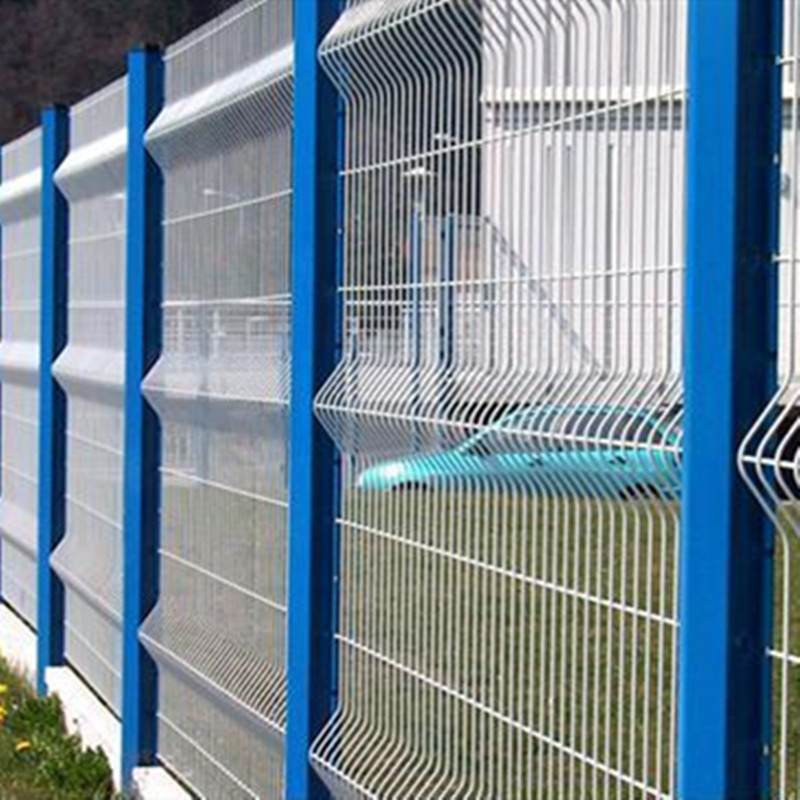 昌民生产PVC包塑冷热镀锌护栏网出口专用桃型柱孔径7x15cm