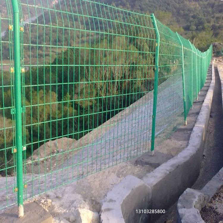 现货低价销售公路双边丝护栏网 简易安装方便