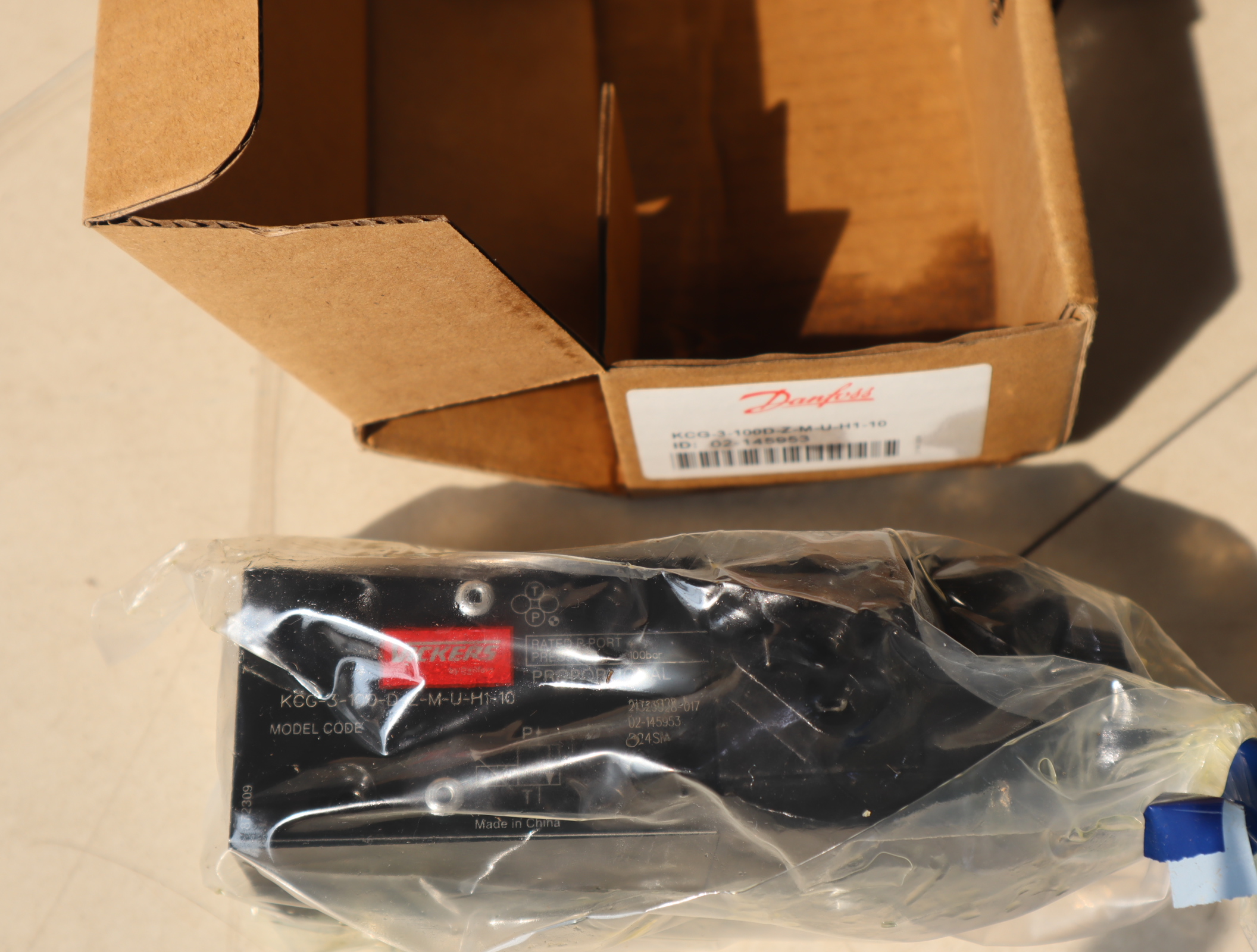 KCG-3-100D-Z-M-U-H1-10 02-145953 威格士VICKERS丹佛斯DANFOSS阀