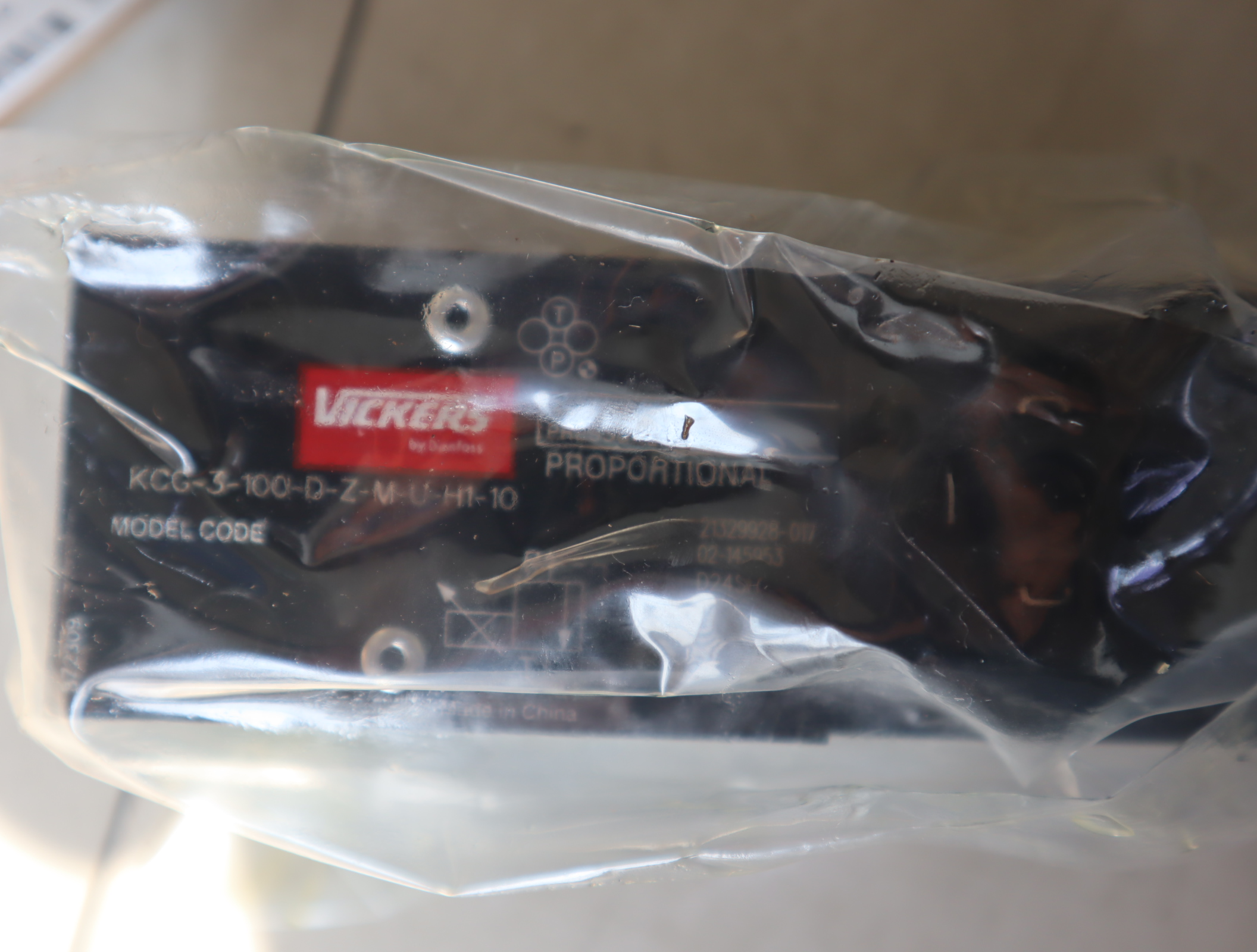 KCG-3-100D-Z-M-U-H1-10 02-145953 威格士VICKERS丹佛斯DANFOSS阀