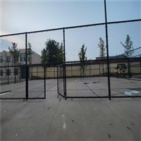 鄂尔多斯 篮球场勾花护栏网 大学运动场围网 浸塑护栏