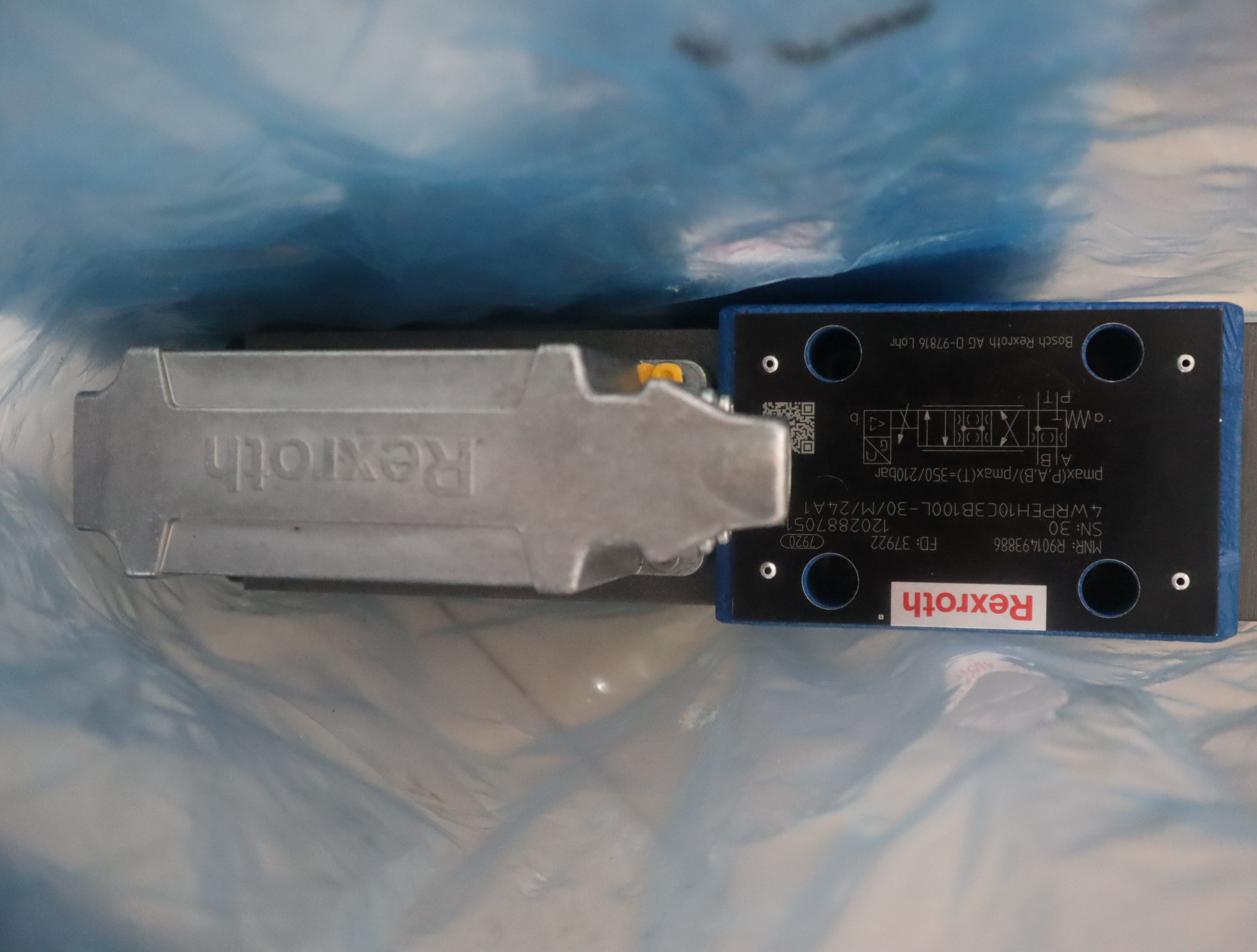 4WRPEH10C3B100L-30/M/24A1 R901493886 德国力士乐REXROTH比例阀