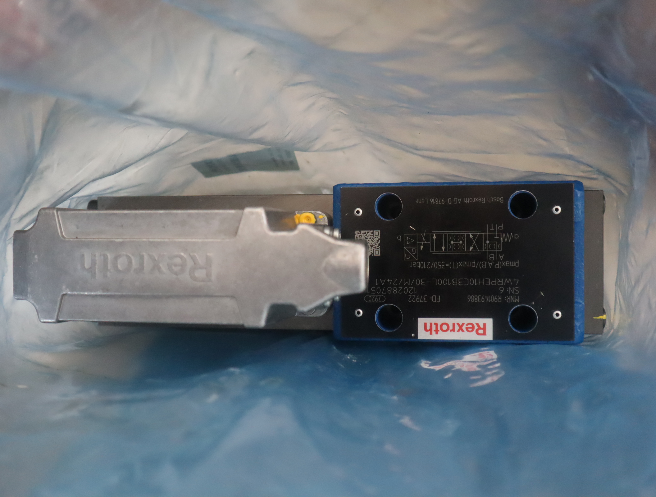 4WRPEH10C3B100L-30/M/24A1 R901493886 德国力士乐REXROTH比例阀