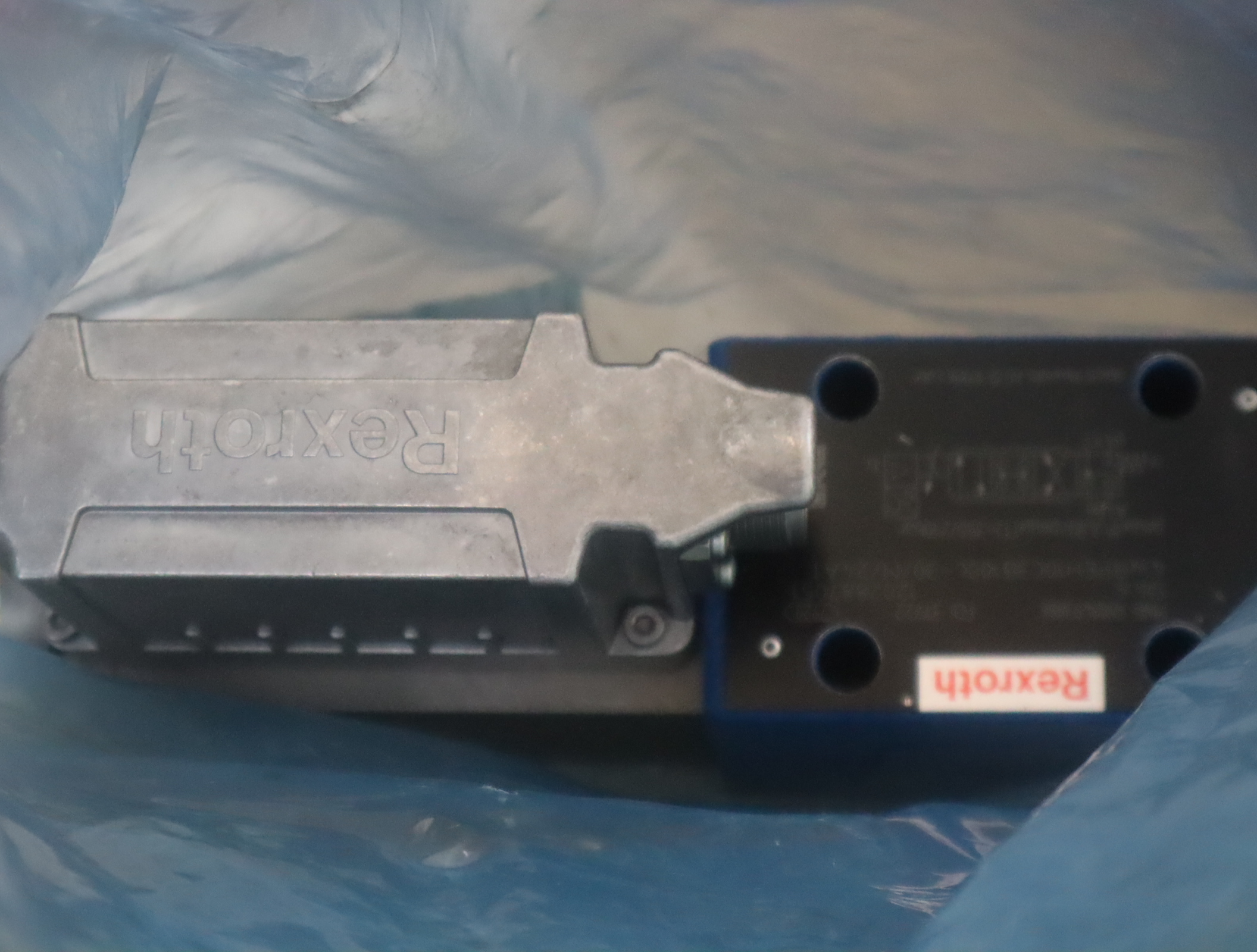 4WRPEH10C3B100L-30/M/24A1 R901493886 德国力士乐REXROTH比例阀