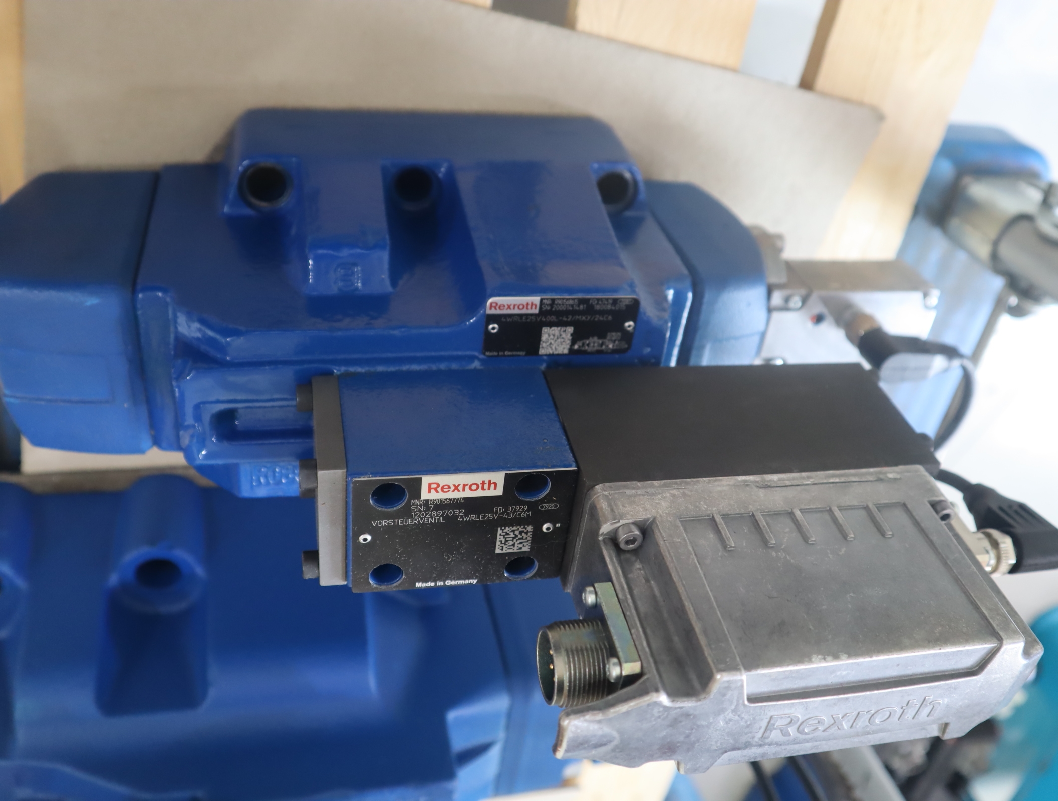 4WRLE25V400L-42/MXY/24C6 R901568615 德国力士乐REXROTH比例阀