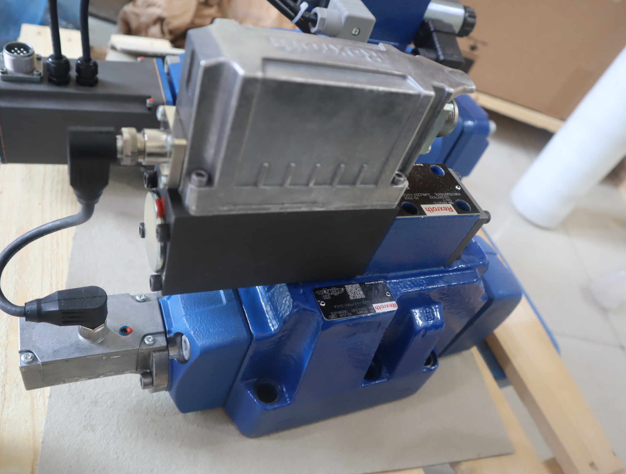 4WRLE25V400L-42/MXY/24C6 R901568615 德国力士乐REXROTH比例阀