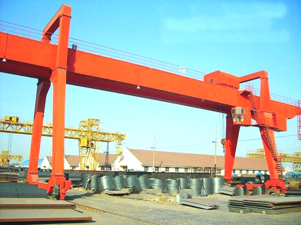 中原路港MG型32吨双梁吊钩门式起重机具有稳定可靠的特性
