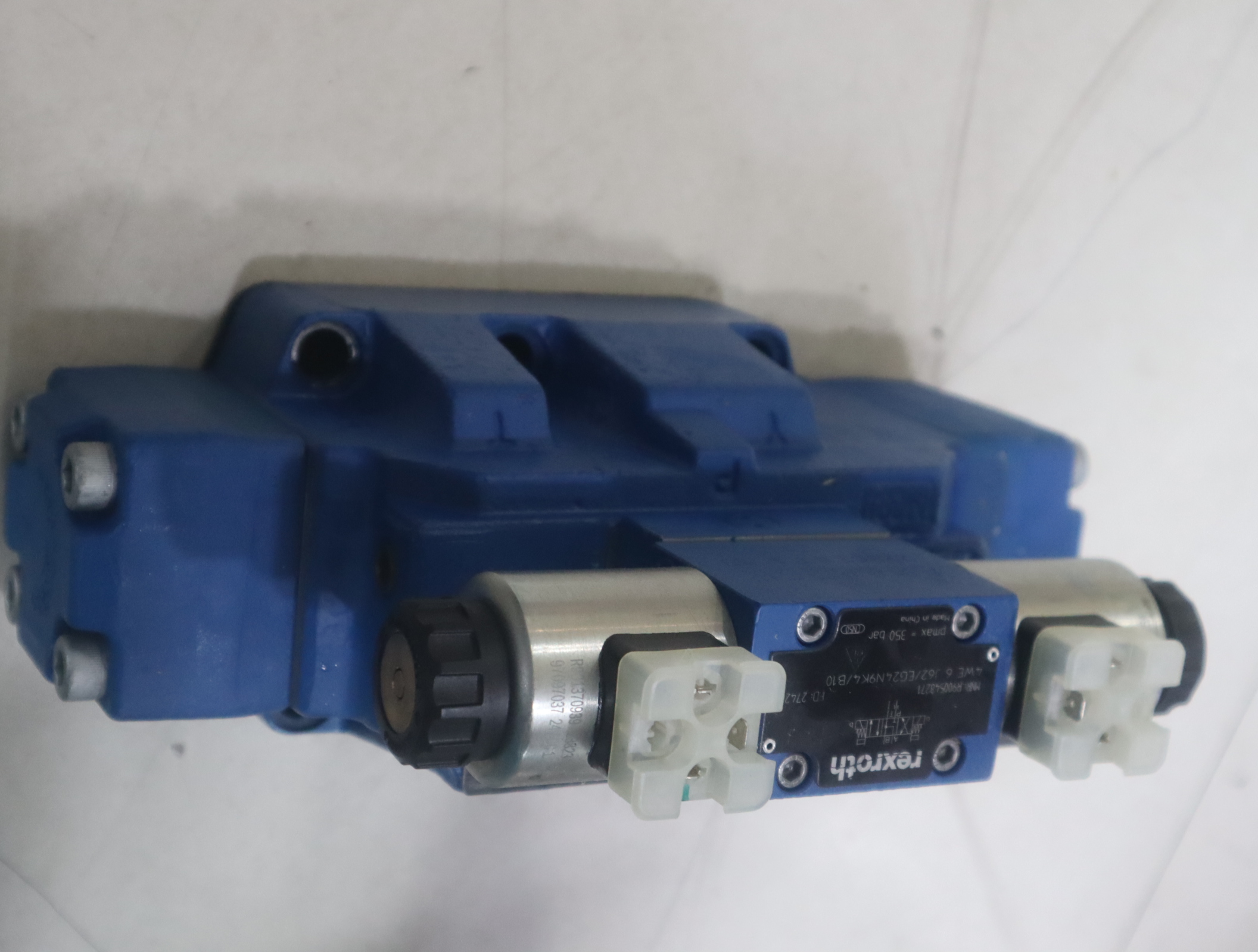 力士乐REXROTH H-4WEH25J68/6EG24N9ETK4/B10D3 R900932940 电液阀