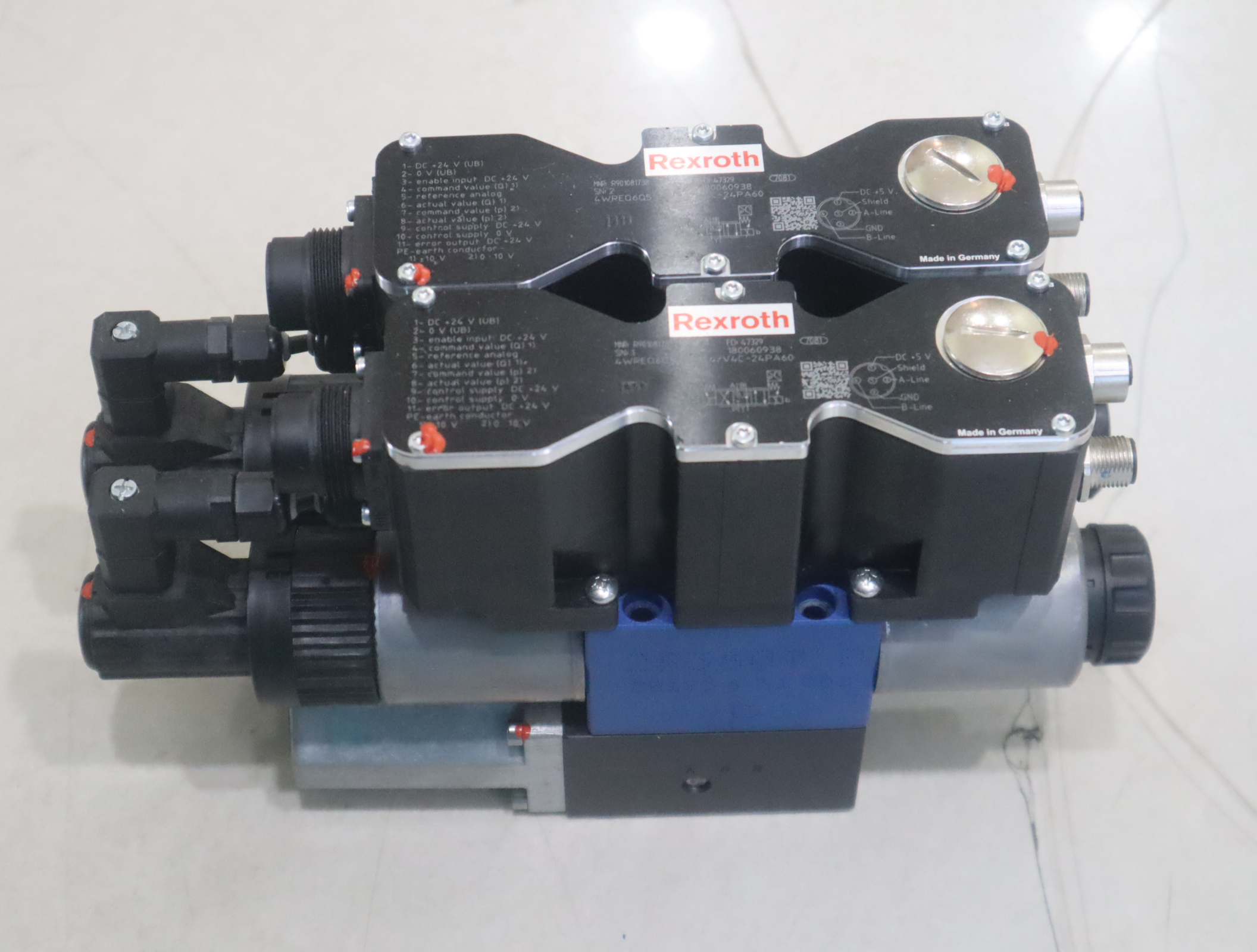 R901081738 4WREQ6Q5-08-24/V4C-24PA60 德国力士乐REXROTH比例阀 