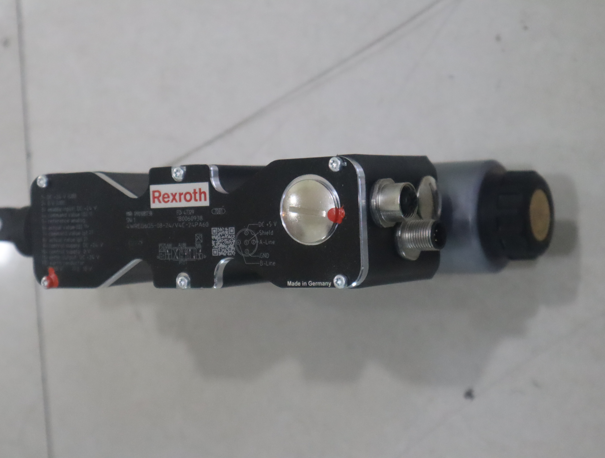 R901081738 4WREQ6Q5-08-24/V4C-24PA60 德国力士乐REXROTH比例阀 