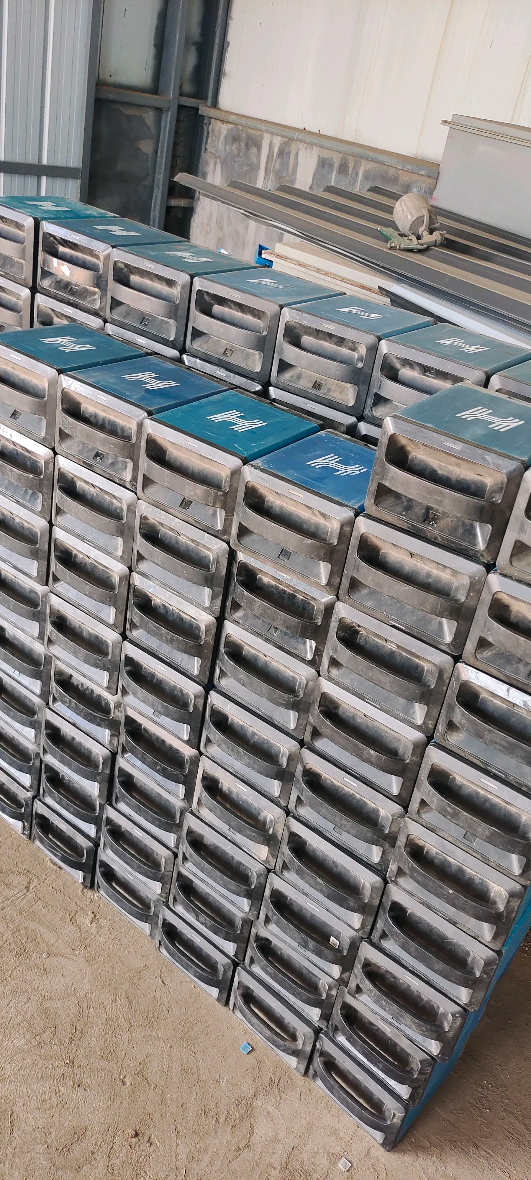 金 山 区 回收大量汽车底盘电池 18650镍氢镍镉电池 诚信高效收购