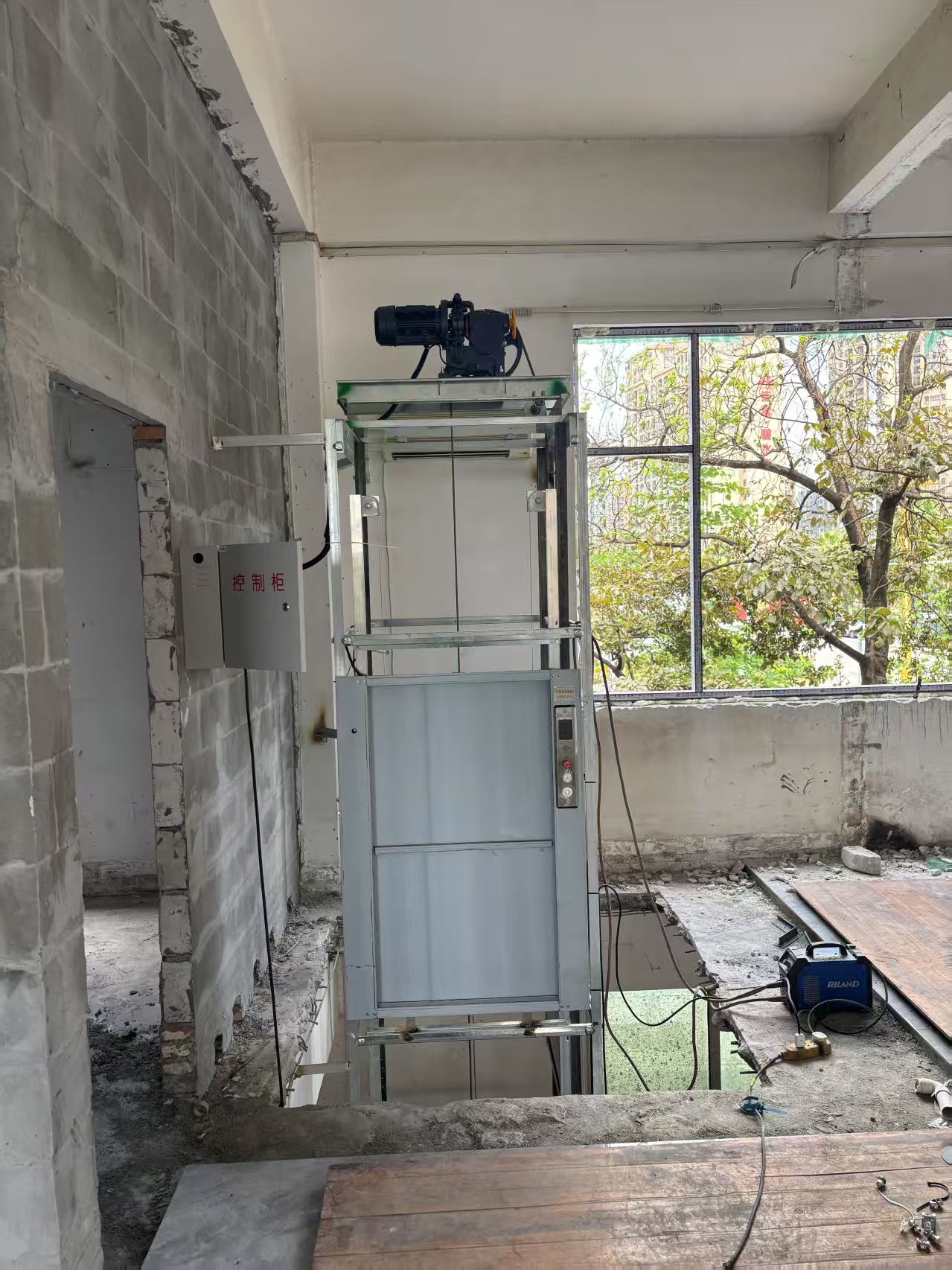 湛江生产定制饭店传菜电梯  吴川学校曳引式餐梯安装