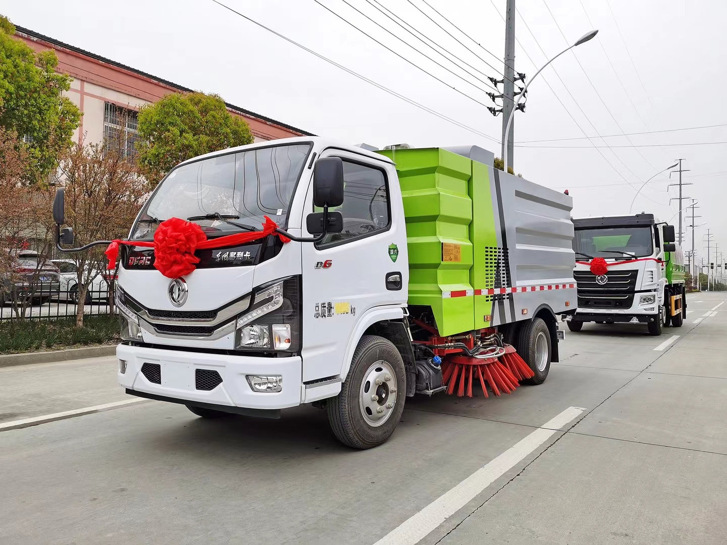 东风天锦纯电动洗扫车
