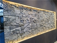 照壁局部 浅灰色文化石外墙 灰色碎拼石装饰 太行灰蘑菇石贴面