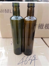 茶色玻璃橄榄油瓶