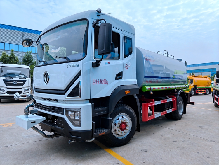 东风多利卡D9新款12方洒水车 玉柴170马力绿化喷洒车