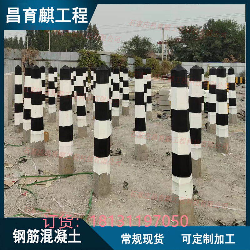 牡丹江昌育麒道口护桩六棱水泥桩黑白相间1450*220*190mm