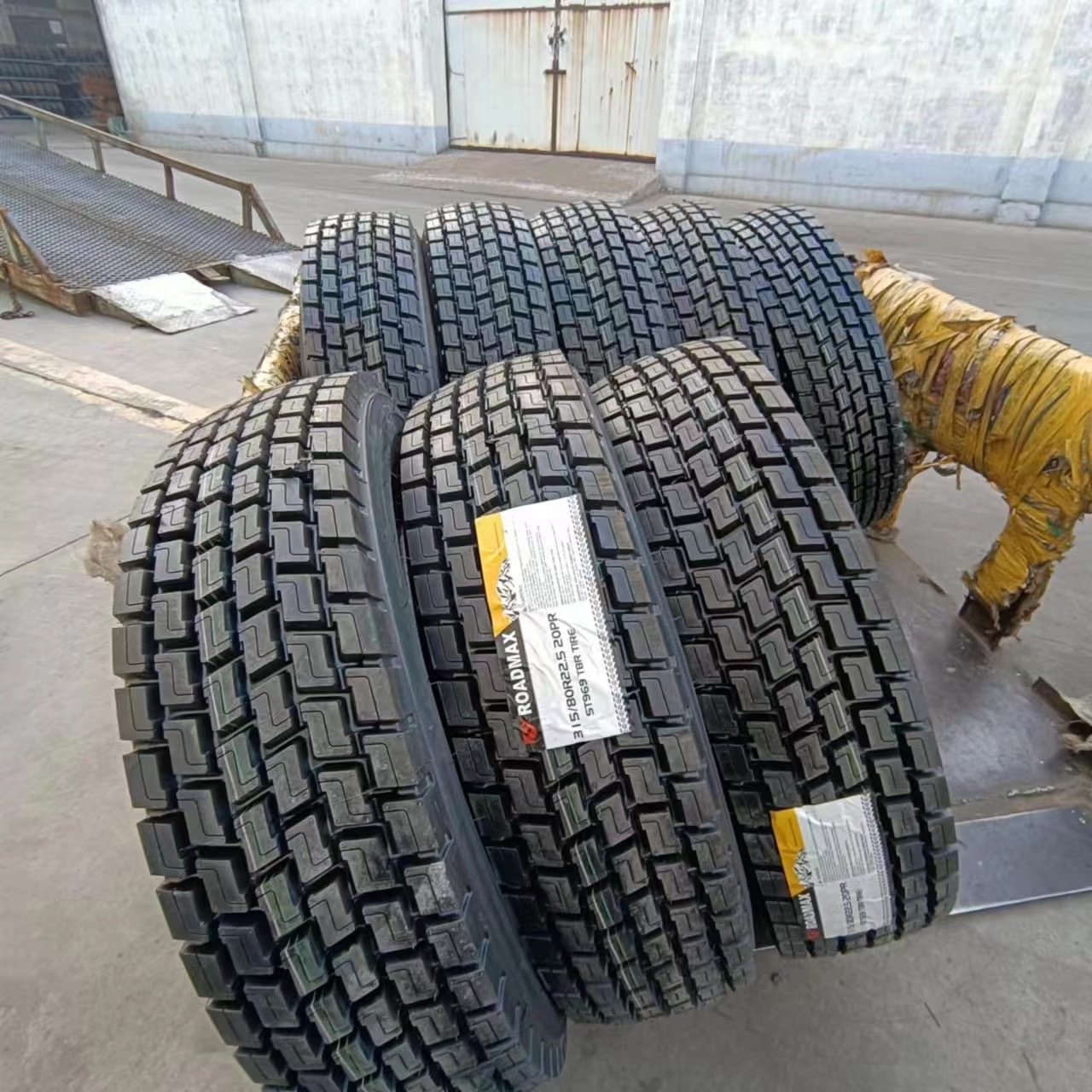 金普利轮胎批发 货到付款 1200R20 新三线 20层级 花纹深度28 泰合橡胶