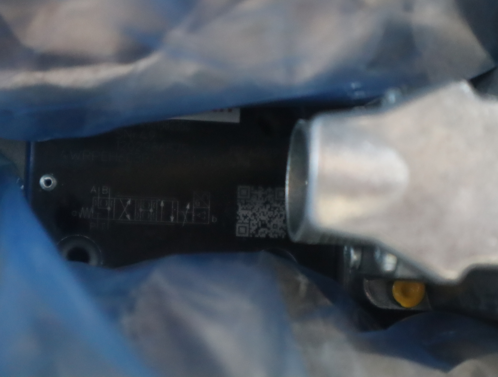 R901382350 4WRPEH6C3B40L-3X/M/24F1 德国力士乐REXROTH伺服阀