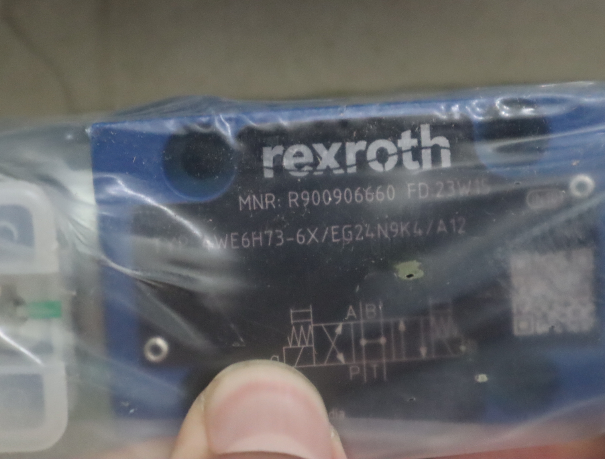 R900906660 4WE6H73-6X/EG24N9K4/A12 德国力士乐REXROTH电磁阀